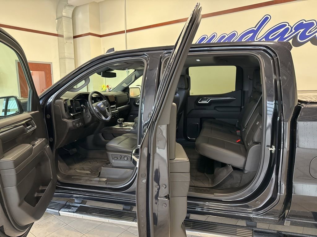 Used 2024 Chevrolet Silverado 1500 LTZ w/ LTZ Premium Package image 9