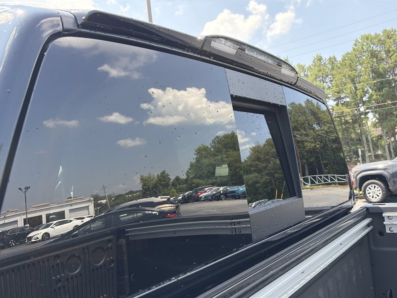 Used 2021 Nissan Titan PRO-4X w/ Pro-4x Convenience Package AWD/4WD image 11