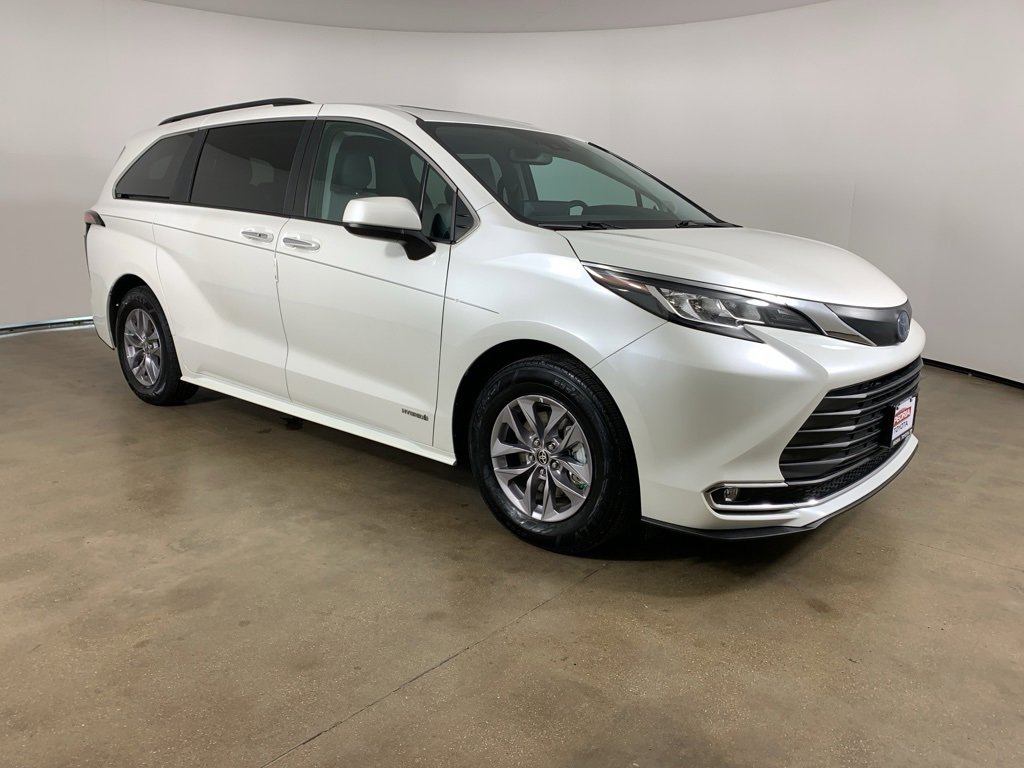 Used 2021 Toyota Sienna XLE w/ XLE Plus Package image 5