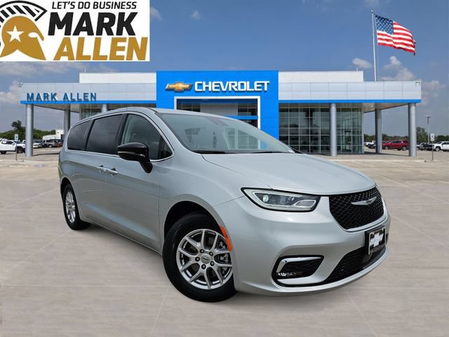 Used 2024 Chrysler Pacifica Touring-L