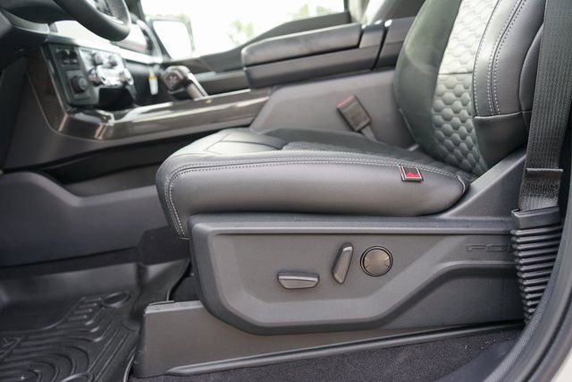 New 2025 Ford F150 Lariat w/ Equipment Group 501A Mid image 11