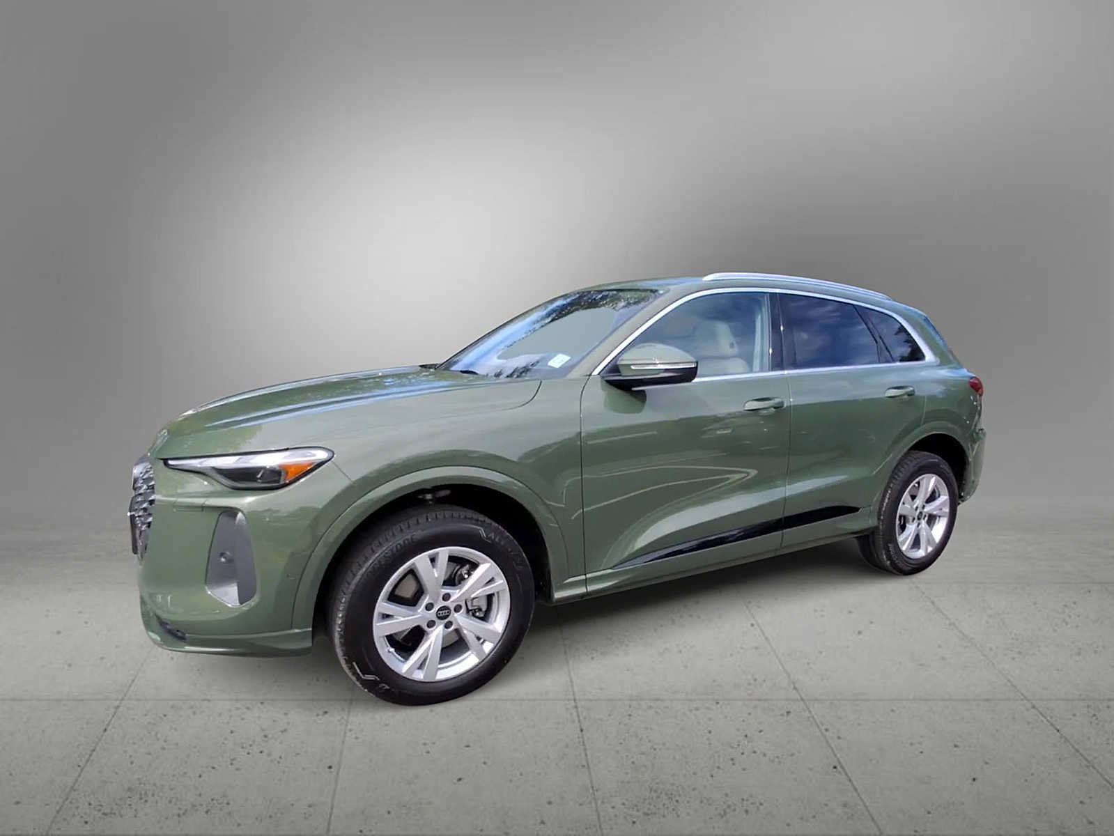 Certified 2025 Audi Q5 Premium w/ Convenience Package AWD/4WD image 4