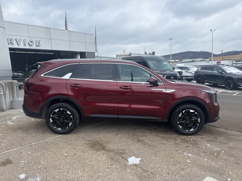 Used 2025 Kia Sorento S image 8