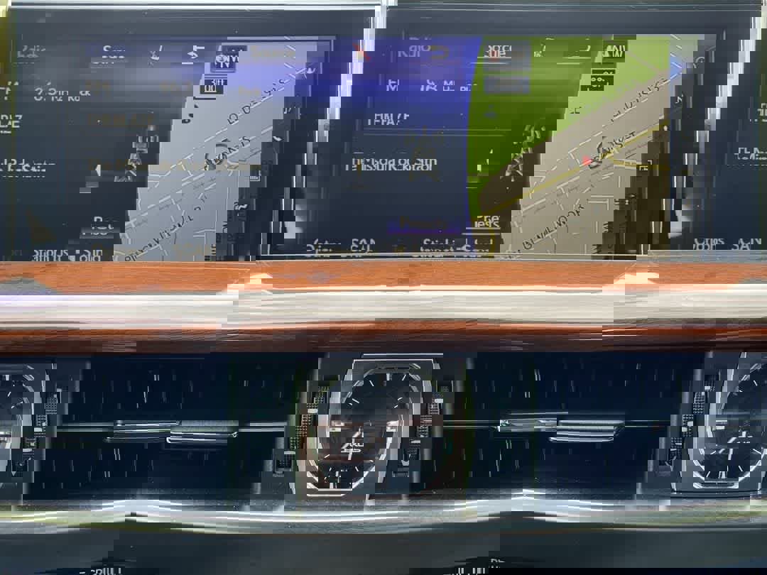 Used 2017 Lexus LX 570 4WD w/ Luxury Package image 18