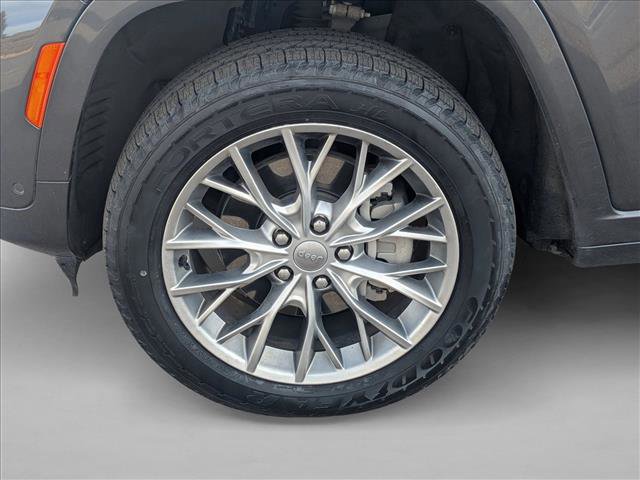 Used 2022 Jeep Grand Cherokee Summit w/ Advanced Protech Group IV image 9