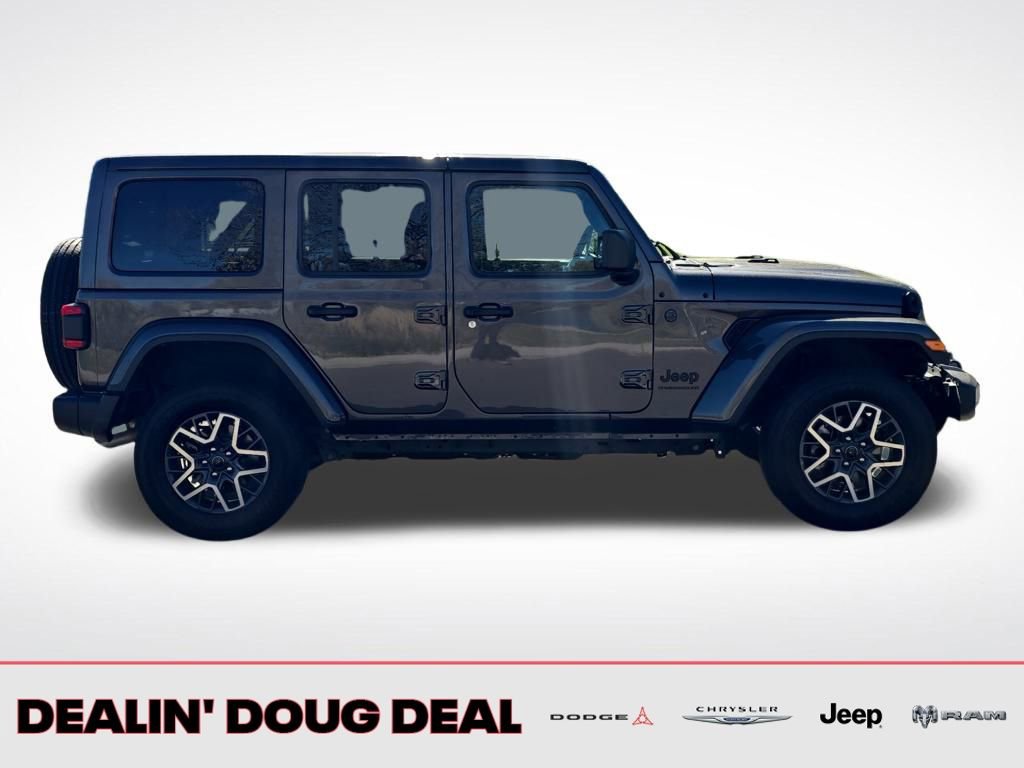 Used 2025 Jeep Wrangler Sahara image 7