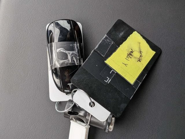 Used 2024 Tesla Model Y Long Range AWD/4WD image 31