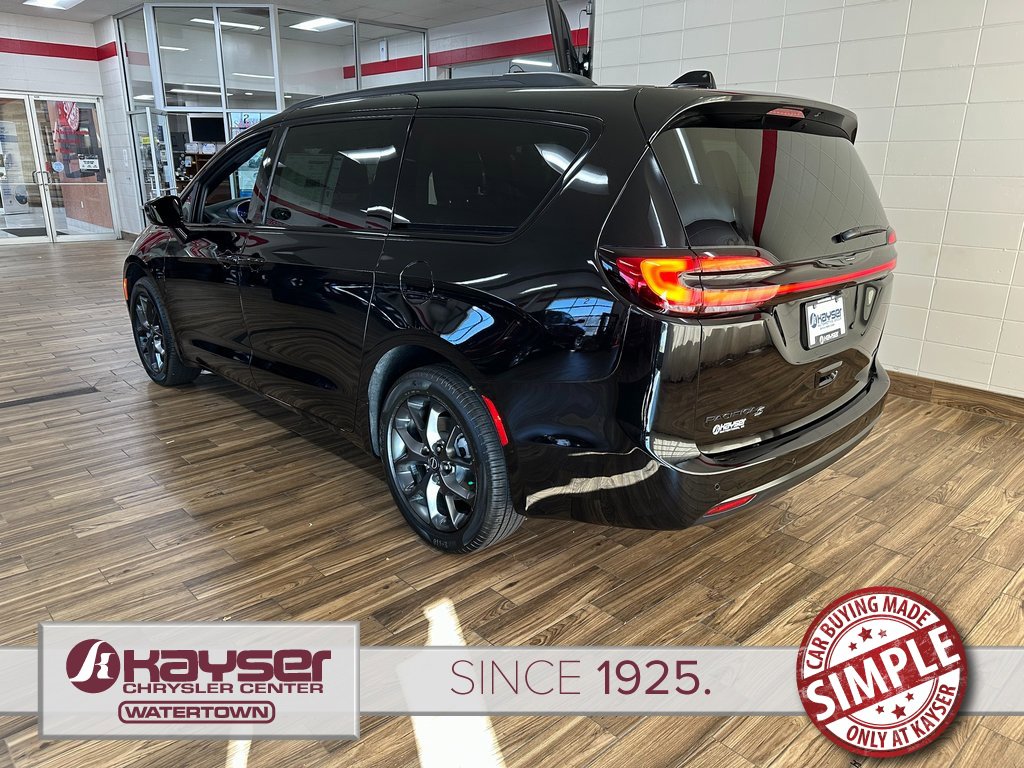 New 2026 Chrysler Pacifica Select w/ S Appearance Package image 3