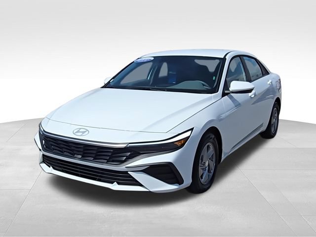 Used 2025 Hyundai Elantra SE FWD image 4