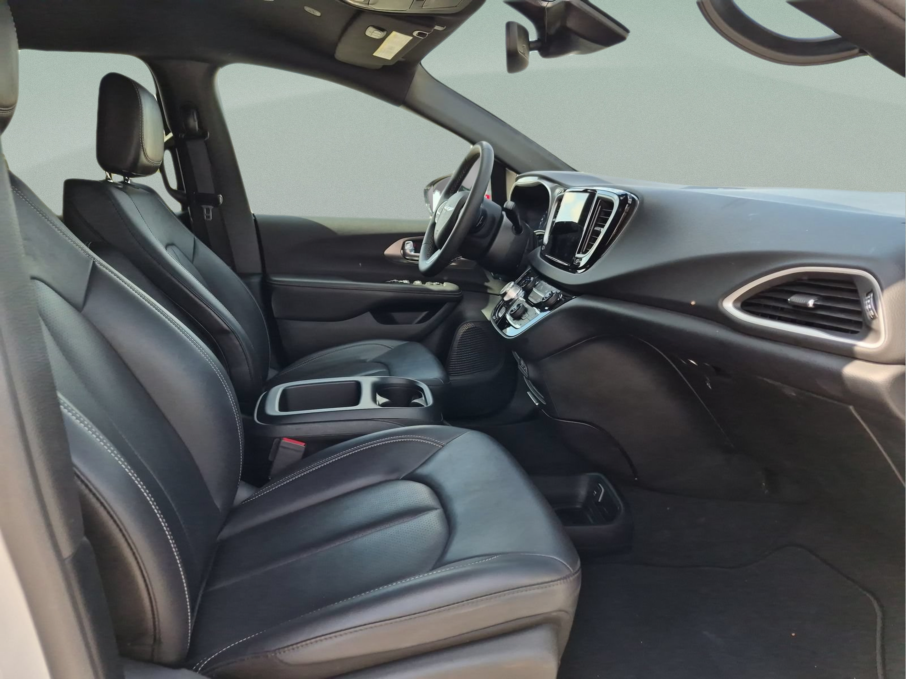 Used 2025 Chrysler Pacifica Select FWD image 20