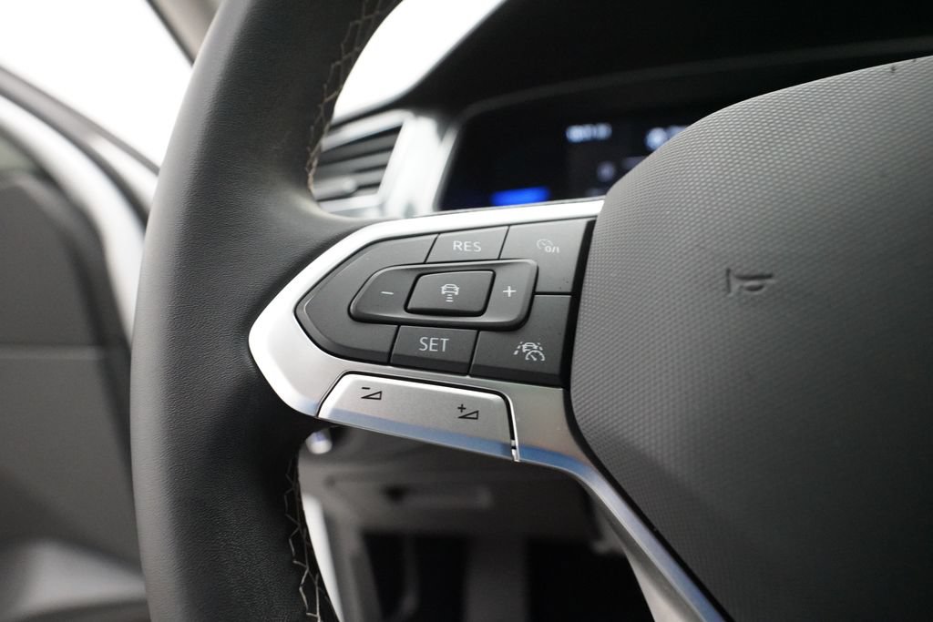 Used 2022 Volkswagen Tiguan SE AWD/4WD image 17