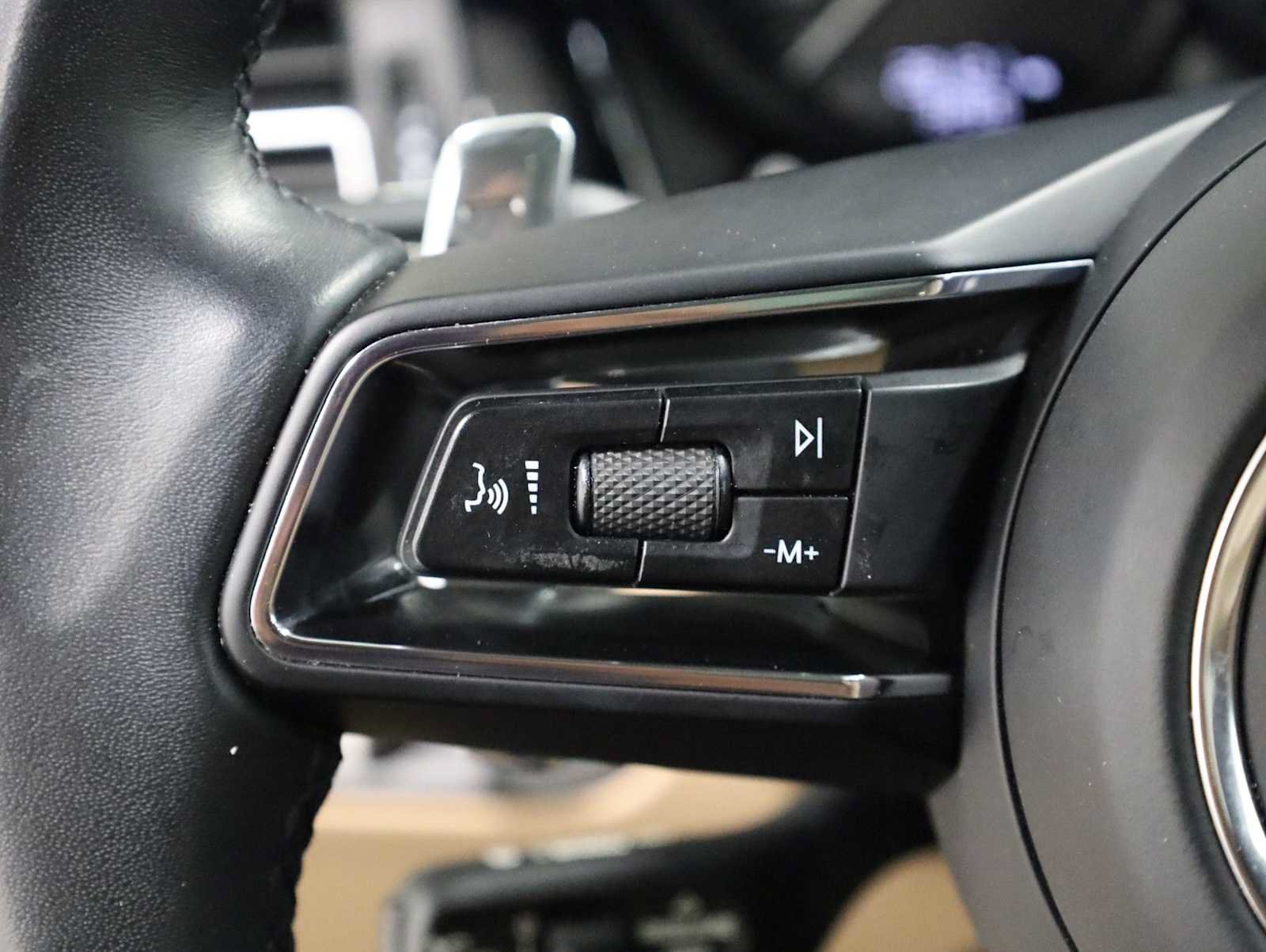 Certified 2023 Porsche Macan S AWD/4WD image 27