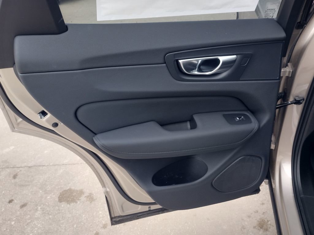 New 2026 Volvo XC60 B5 Plus w/ Climate Package image 17