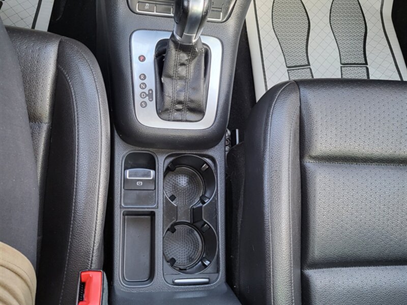 Used 2013 Volkswagen Tiguan SE FWD image 16
