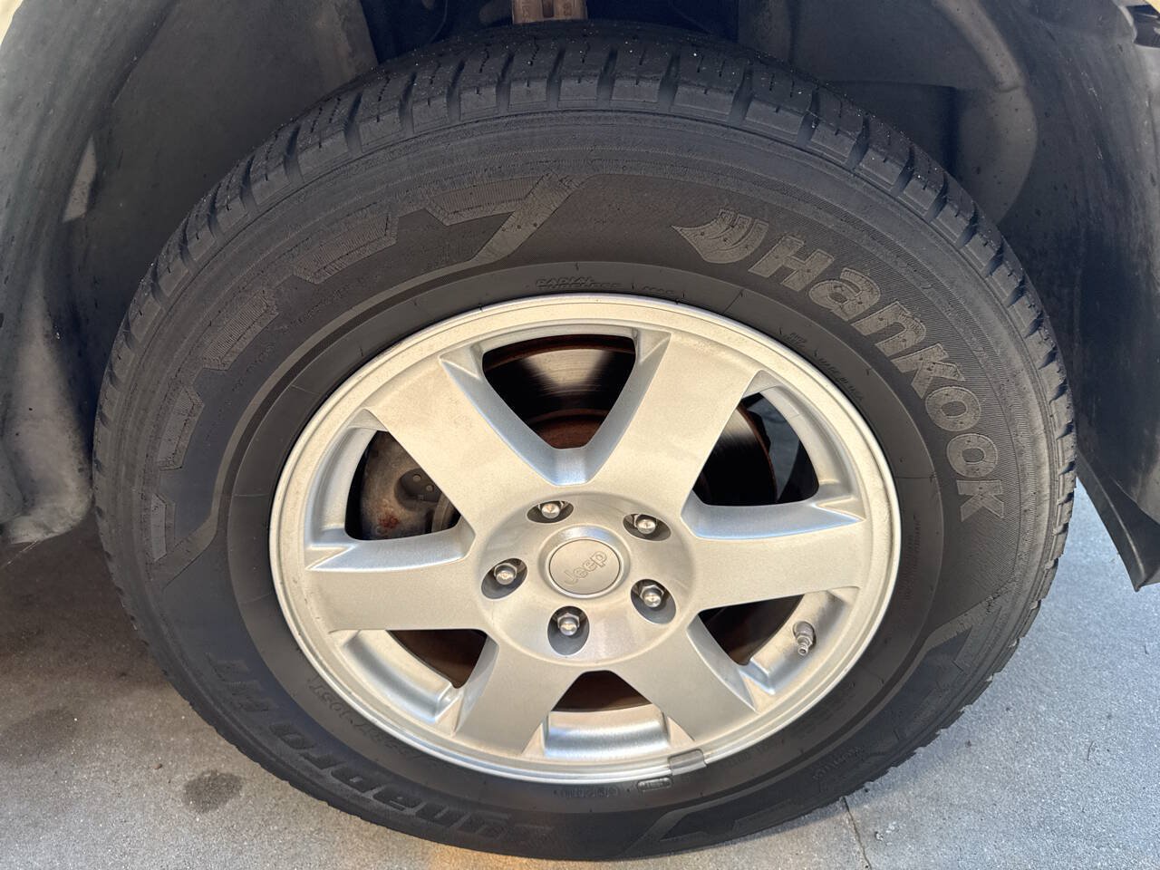 Used 2010 Jeep Grand Cherokee Laredo AWD/4WD image 21
