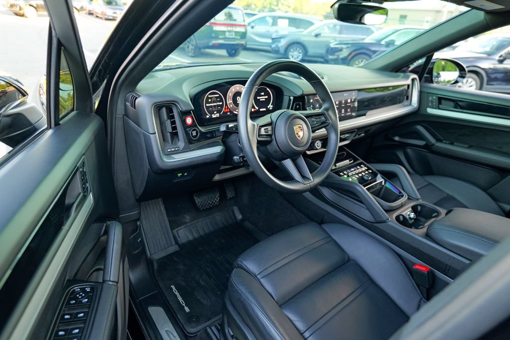 Used 2024 Porsche Cayenne Coupe AWD/4WD image 16