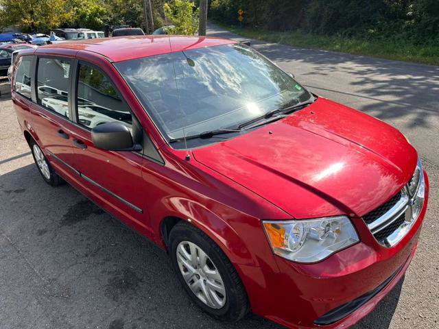 Used 2016 Dodge Grand Caravan American Value Package FWD image 2