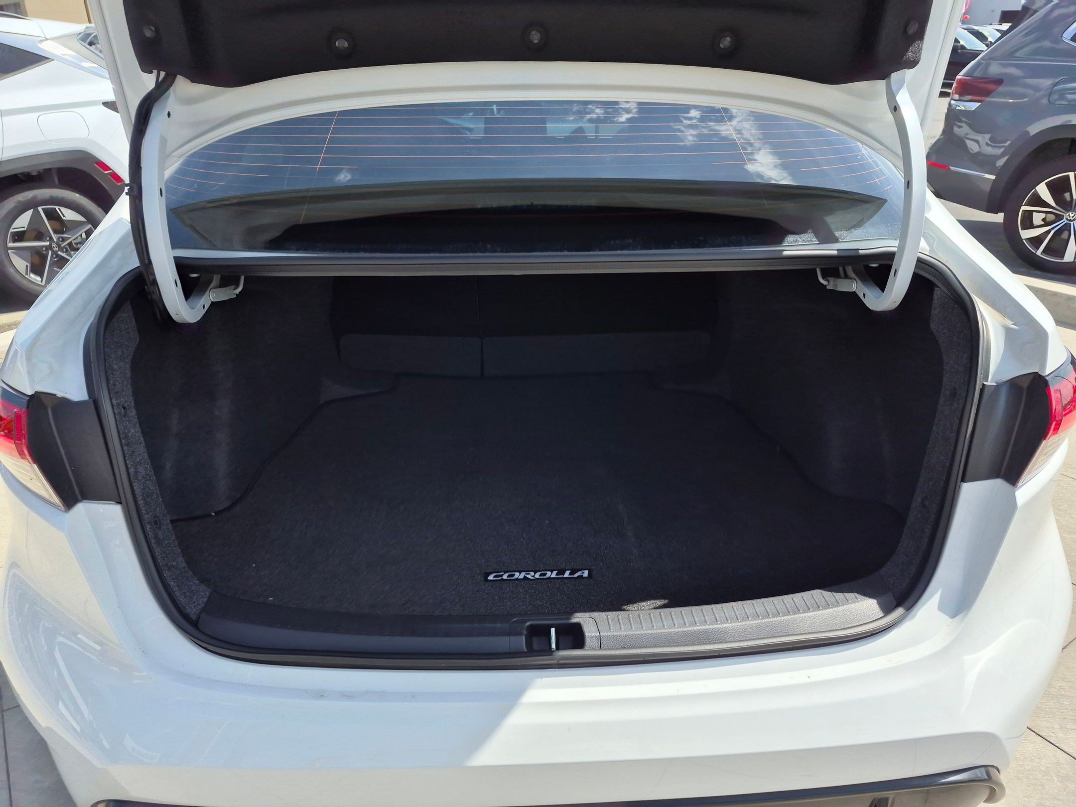 Used 2026 Toyota Corolla SE w/ Carpet Mat Package (TMS) FWD image 29