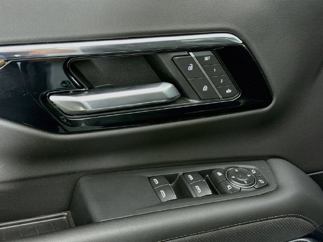 Used 2026 Chevrolet Tahoe High Country AWD/4WD image 18