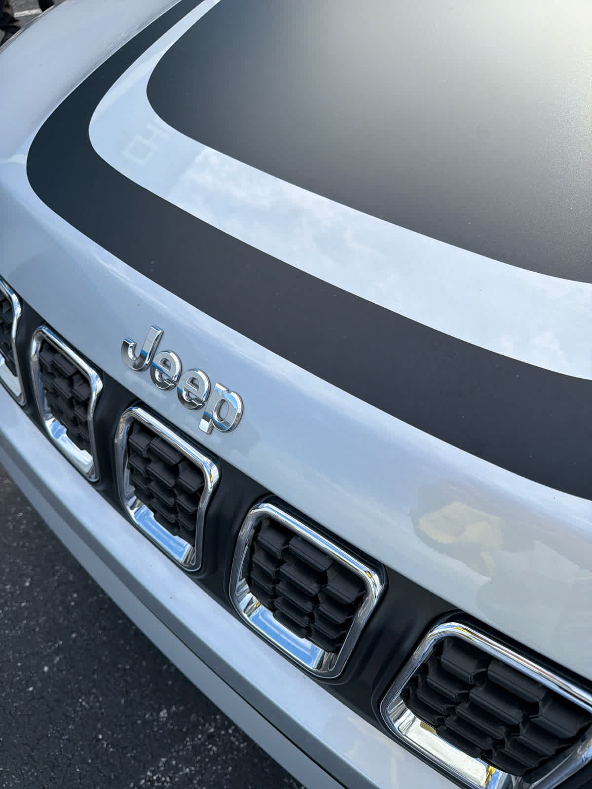 Used 2025 Jeep Compass Sport w/ Mopar Graphics Package AWD/4WD image 9