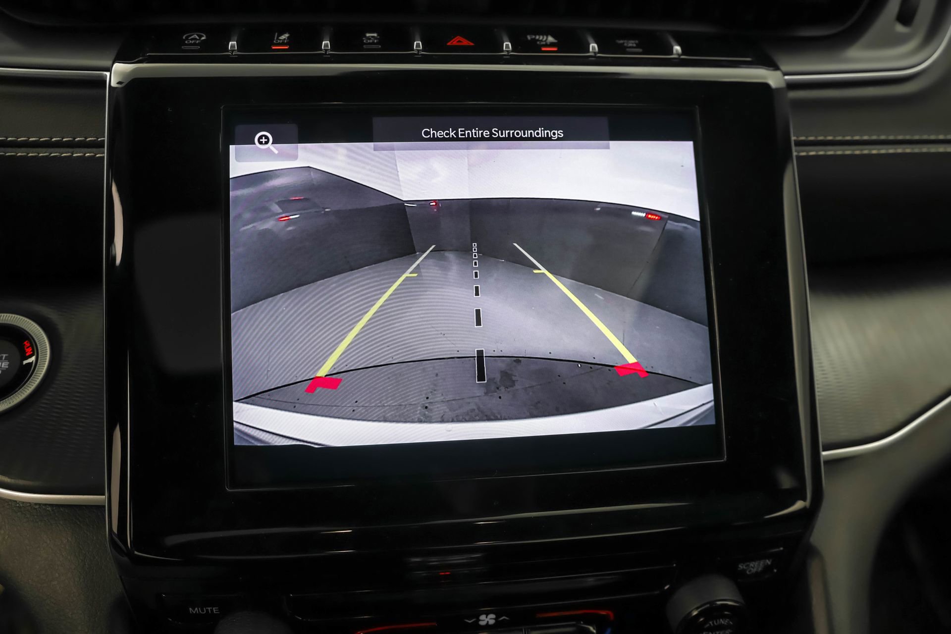 Used 2023 Jeep Grand Cherokee Laredo X image 10