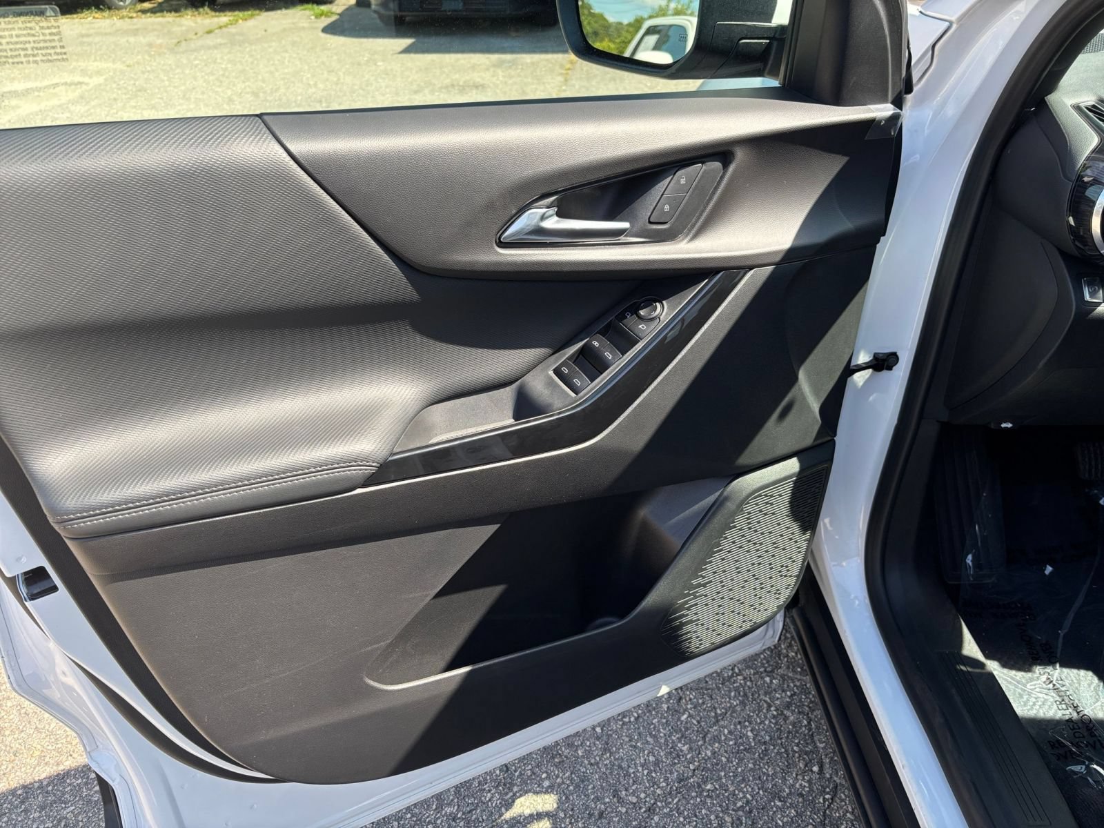 Used 2025 Chevrolet Equinox LT FWD image 18