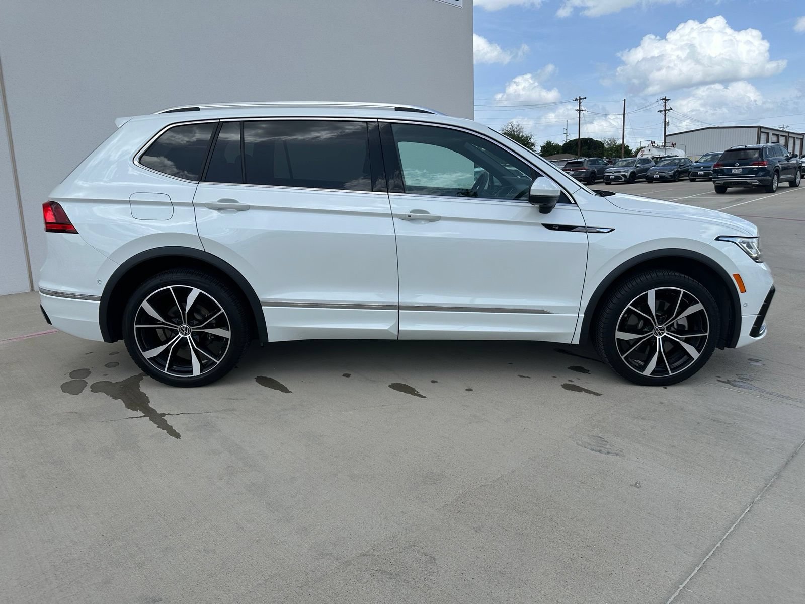 Used 2024 Volkswagen Tiguan SEL R-Line AWD/4WD image 5