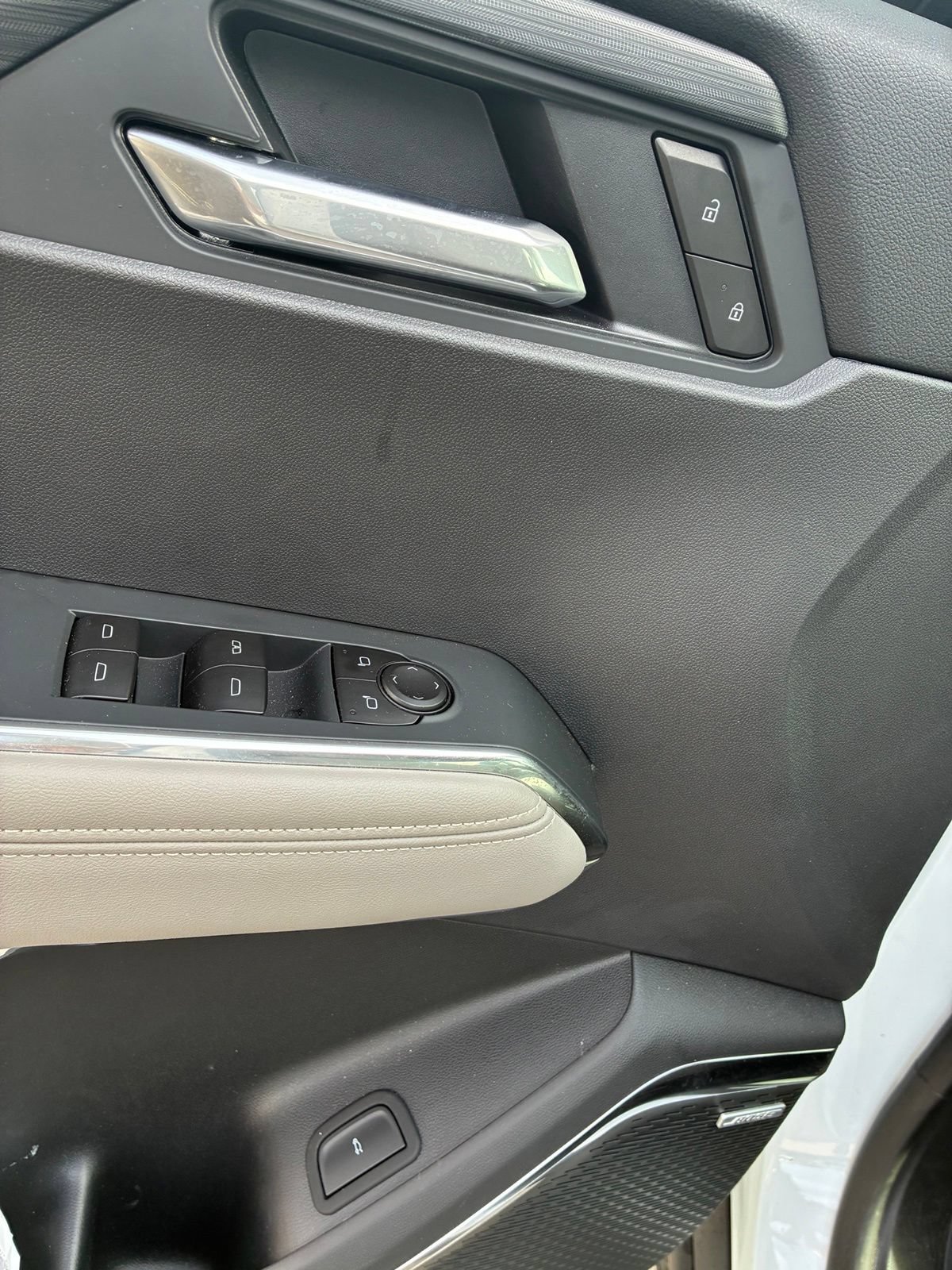 Used 2026 GMC Acadia Elevation w/ Elevation Premium Package FWD image 5