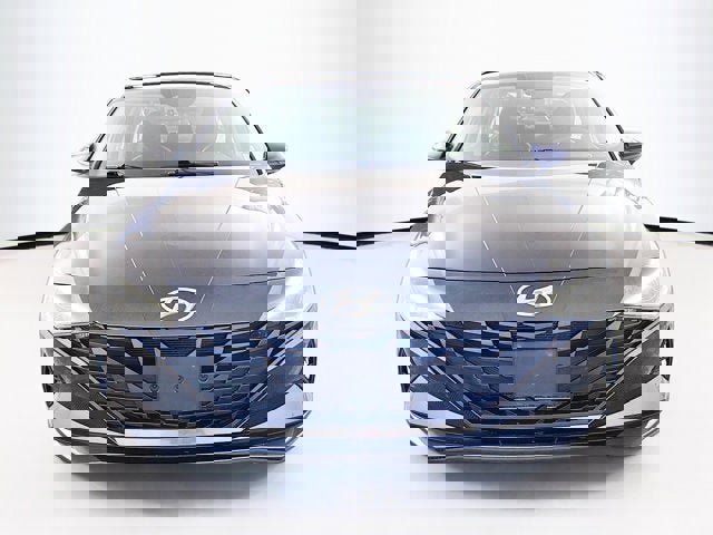 Used 2021 Hyundai Elantra SE image 2