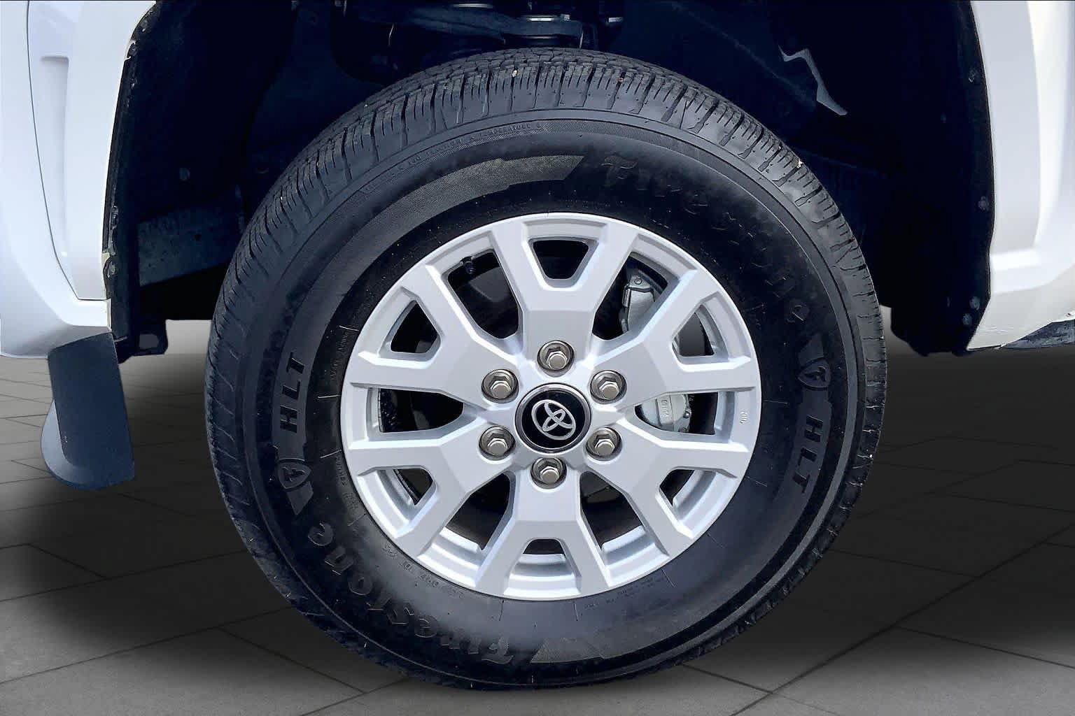 Used 2025 Toyota Tacoma SR AWD/4WD image 11
