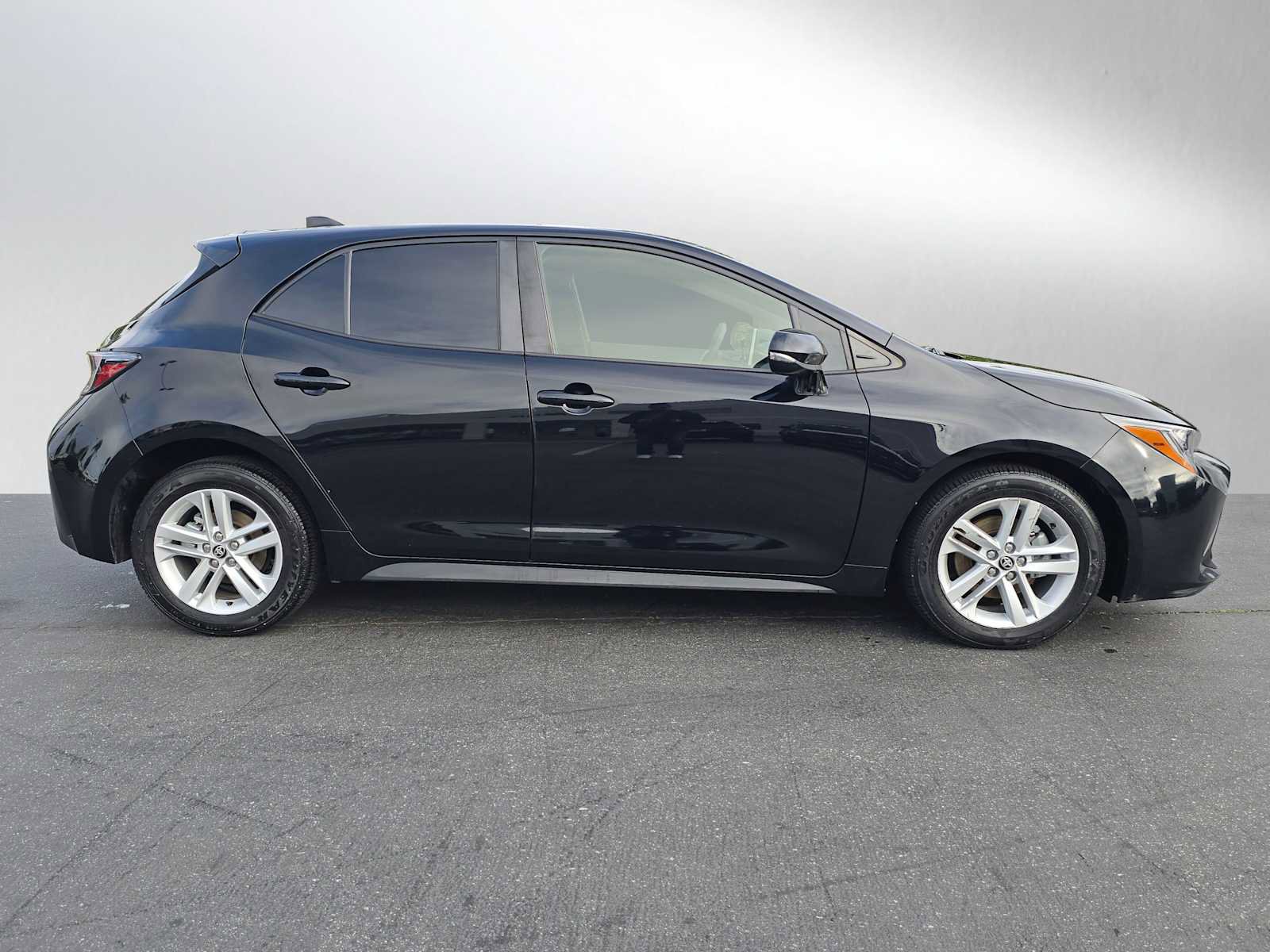 Used 2021 Toyota Corolla SE image 2