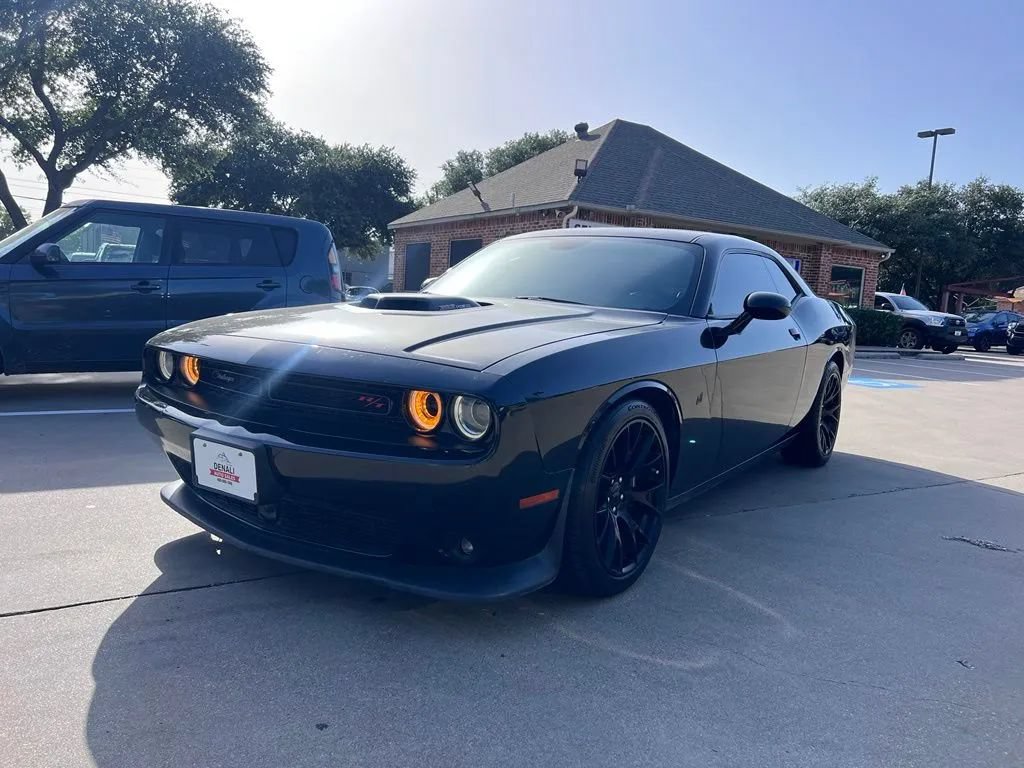 Used 2016 Dodge Challenger R/T Scat Pack RWD image 3