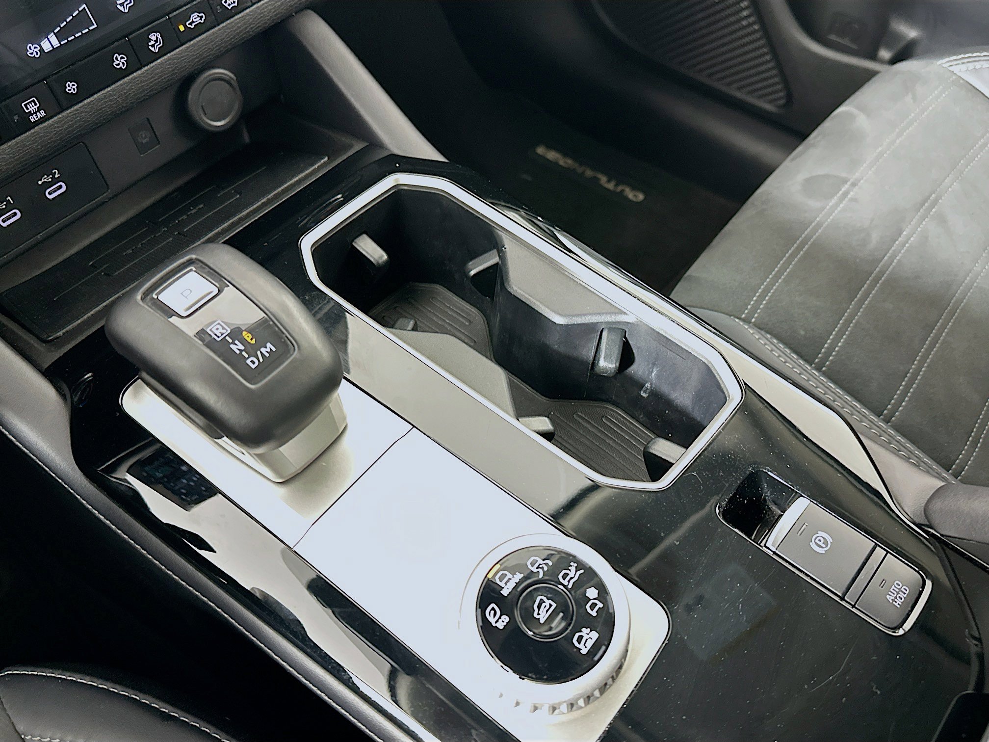 Used 2025 Mitsubishi Outlander SE image 25