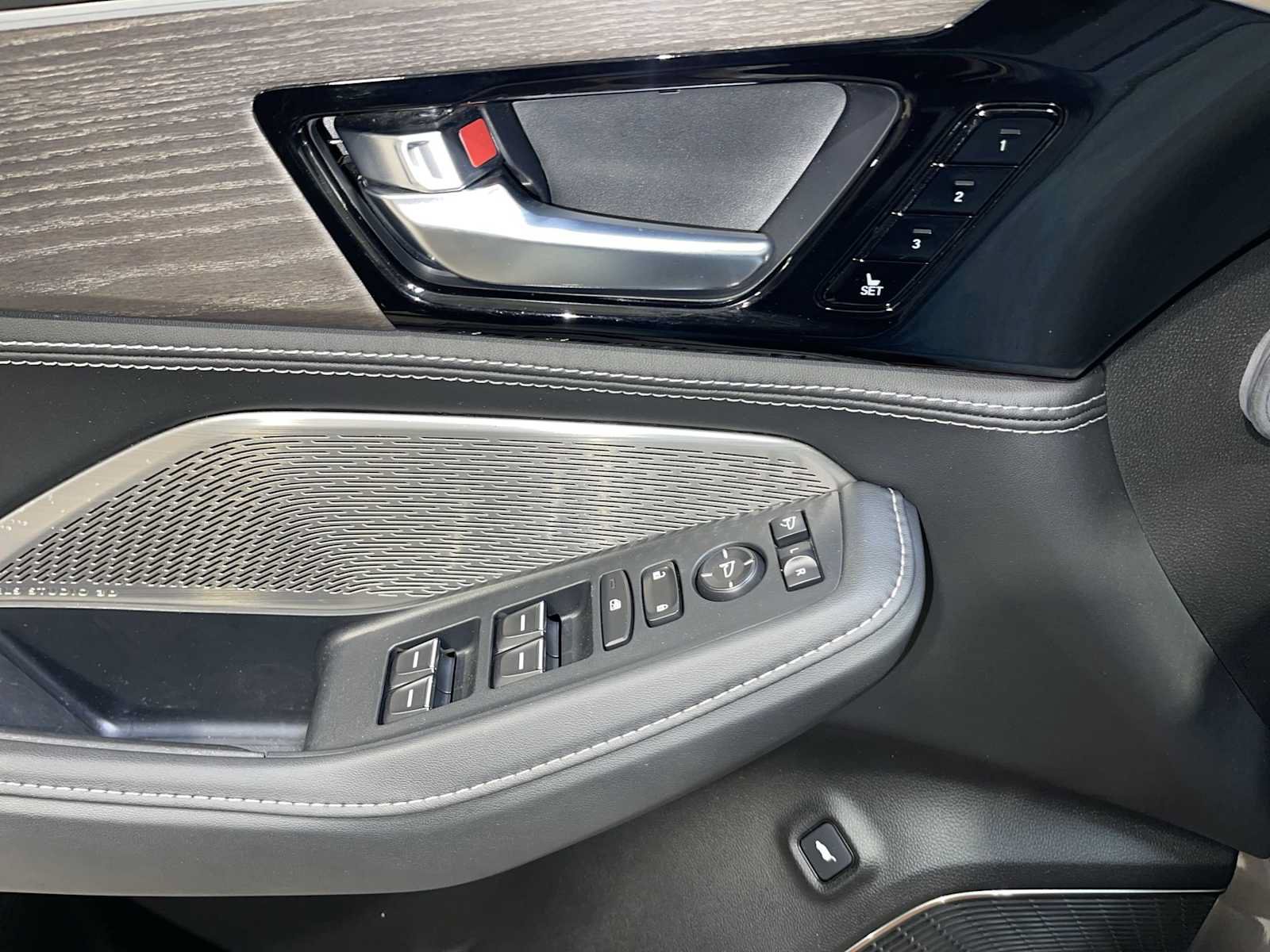 Certified 2024 Acura MDX w/ Advance Package AWD/4WD image 23