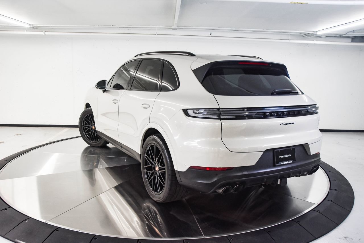Certified 2025 Porsche Cayenne AWD/4WD image 3