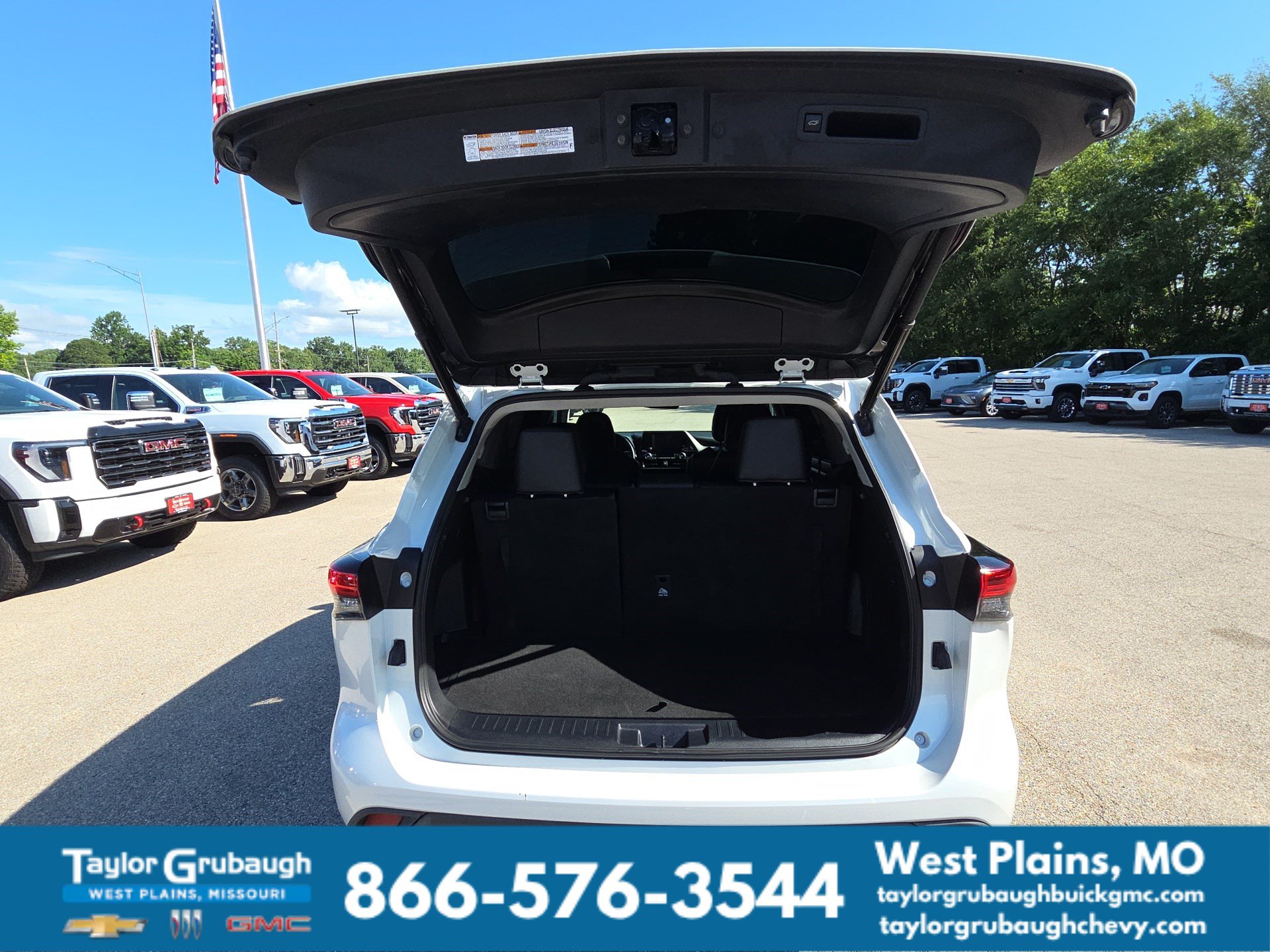 Used 2023 Toyota Highlander XLE AWD/4WD image 33