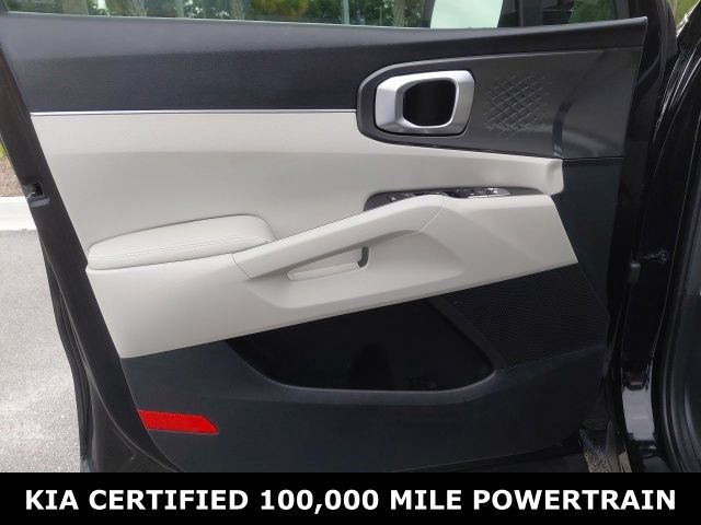 Certified 2022 Kia Sorento S w/ Panoramic Sunroof Package FWD image 11