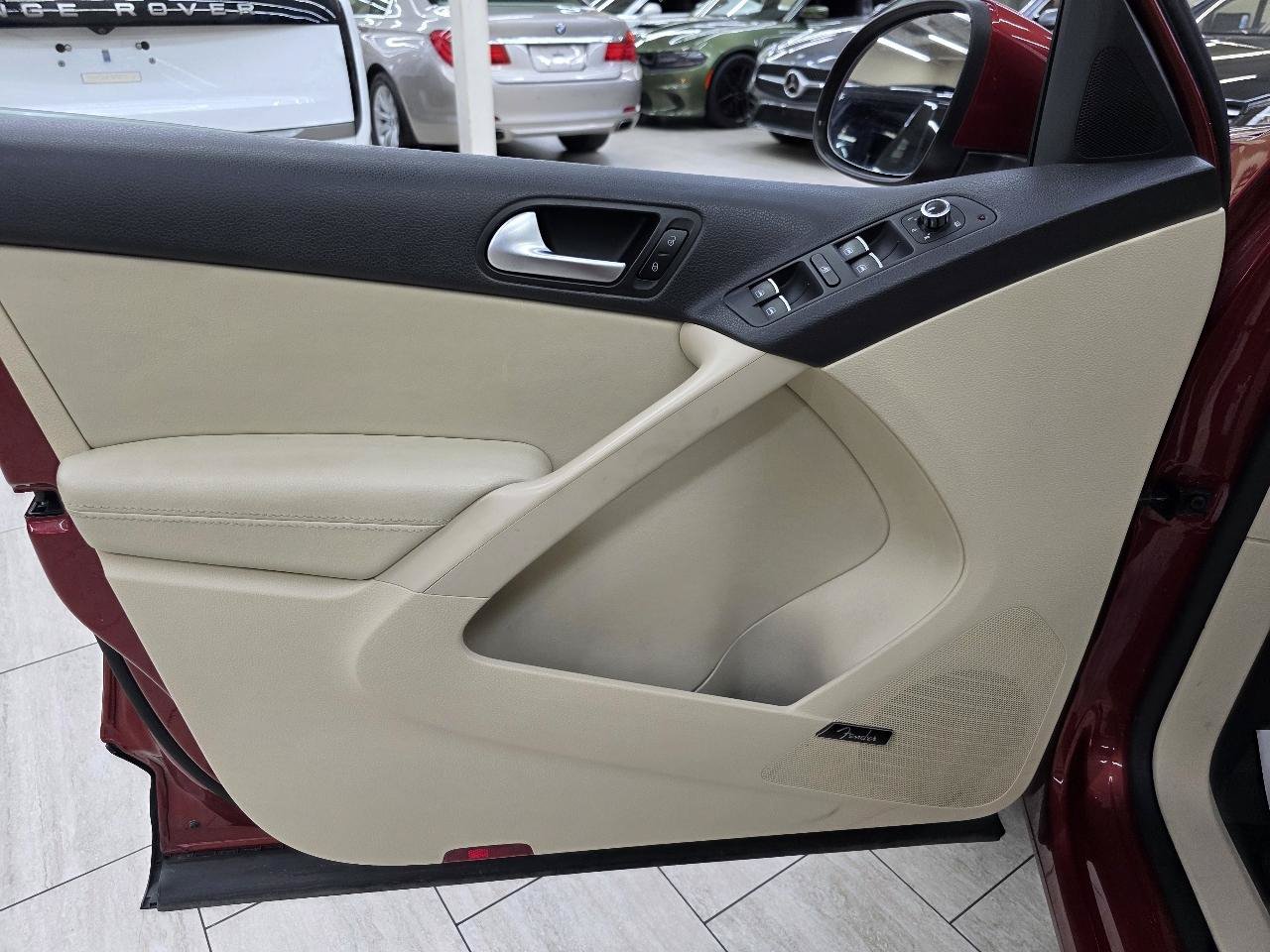 Used 2014 Volkswagen Tiguan SEL FWD image 36