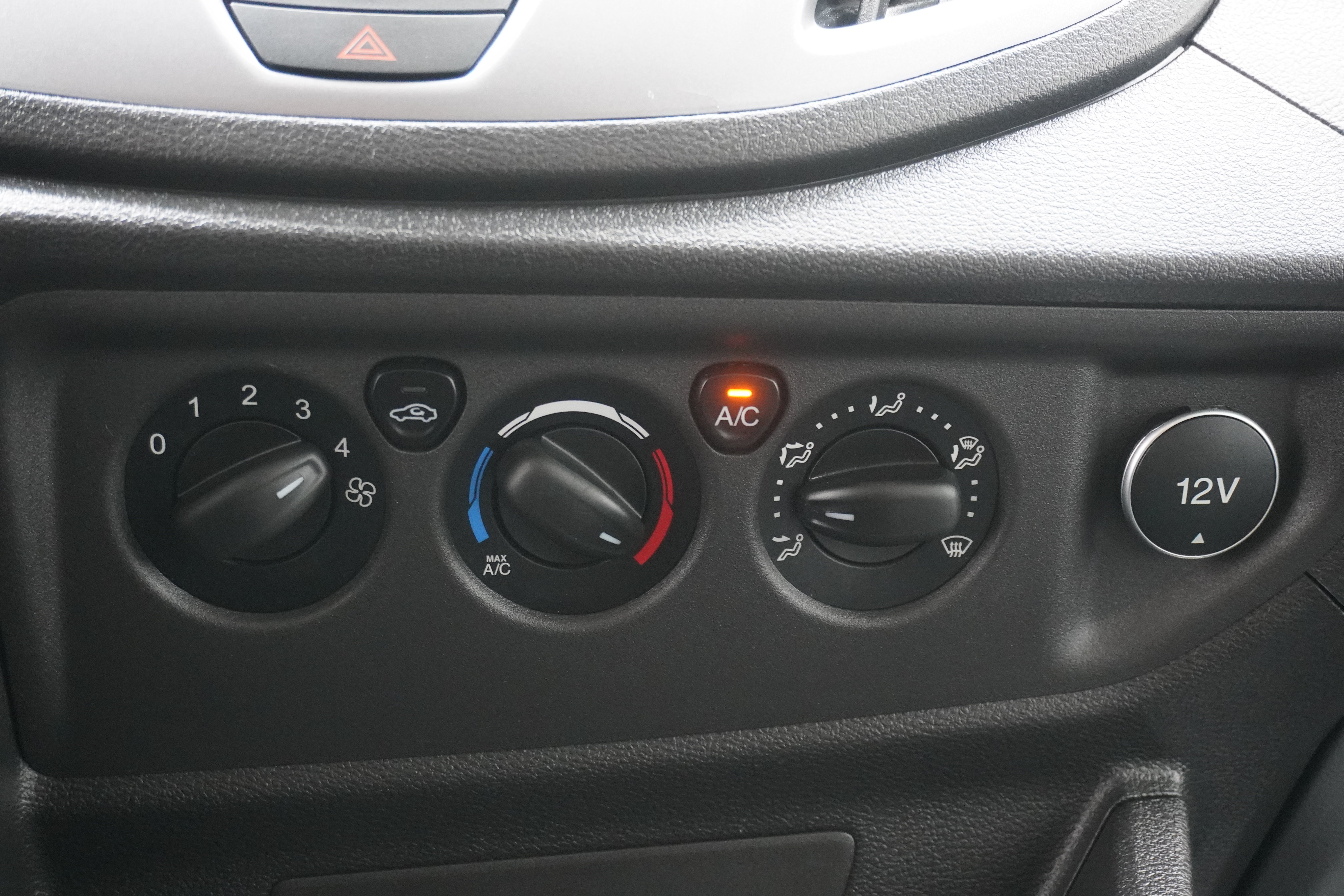 Used 2015 Ford Transit 350 XLT RWD image 16