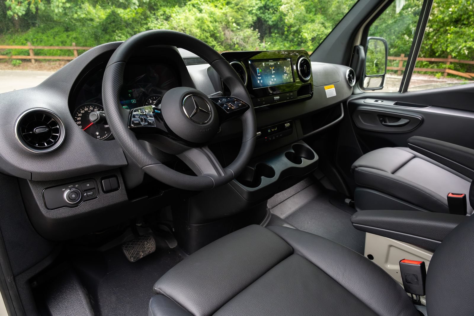 Used 2025 Mercedes-Benz Sprinter 2500 image 23