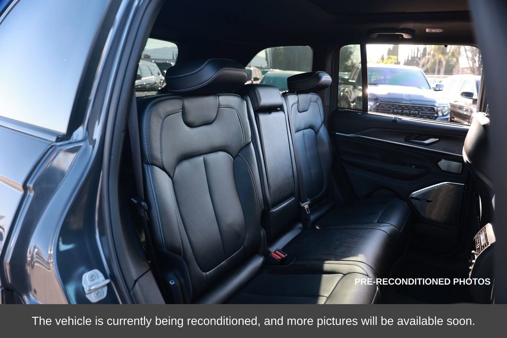 Used 2023 Jeep Grand Cherokee Overland w/ Advanced Protech Group III image 13