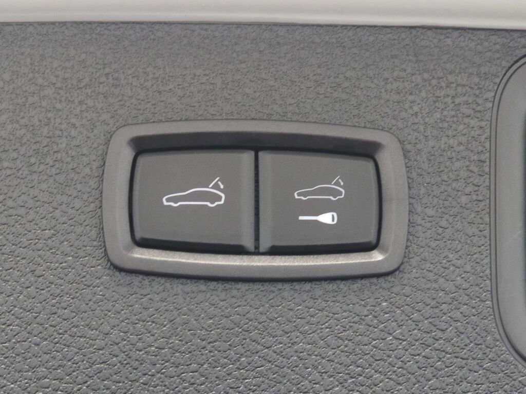 Certified 2024 Porsche Macan image 25