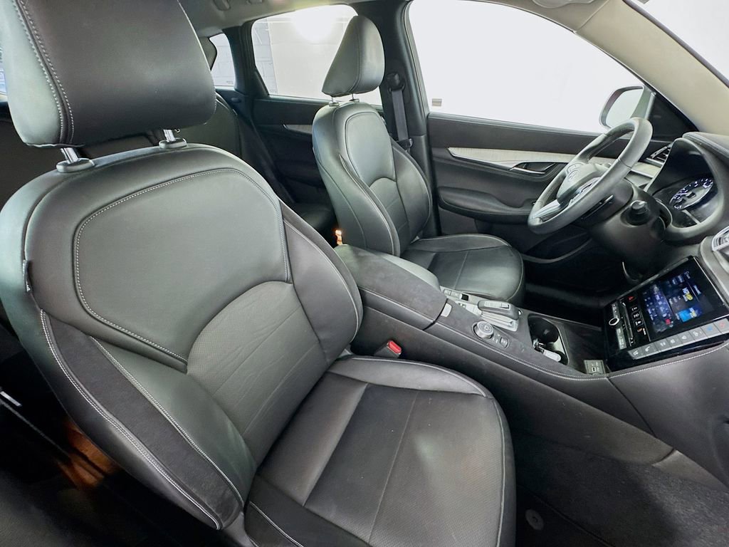 Used 2023 INFINITI QX50 Sensory image 30