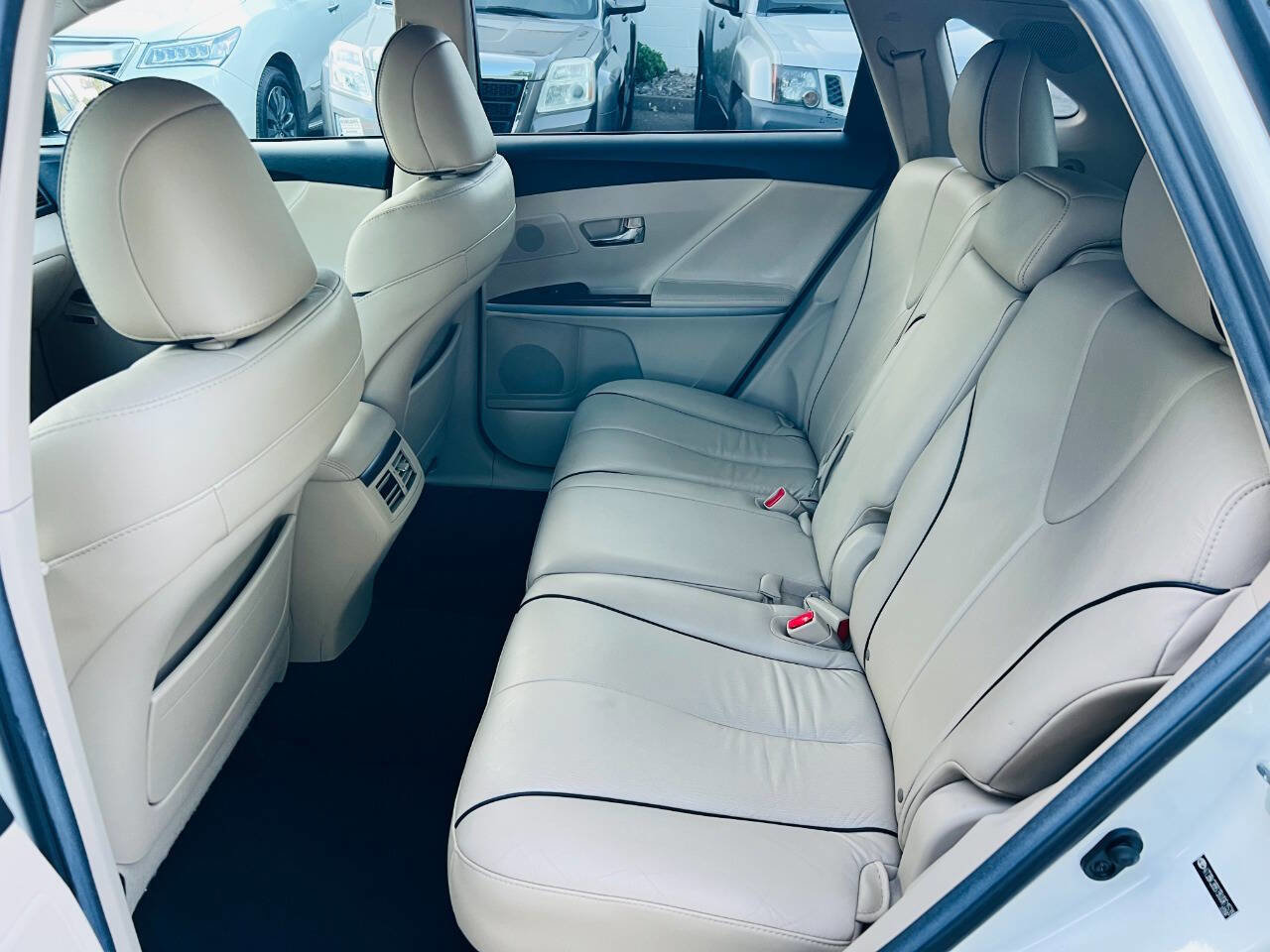 Used 2011 Toyota Venza AWD w/ Premium Pkg #2 image 17