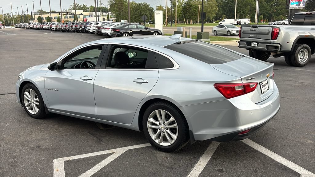 Used 2018 Chevrolet Malibu LT w/ Driver Confidence Package FWD image 3