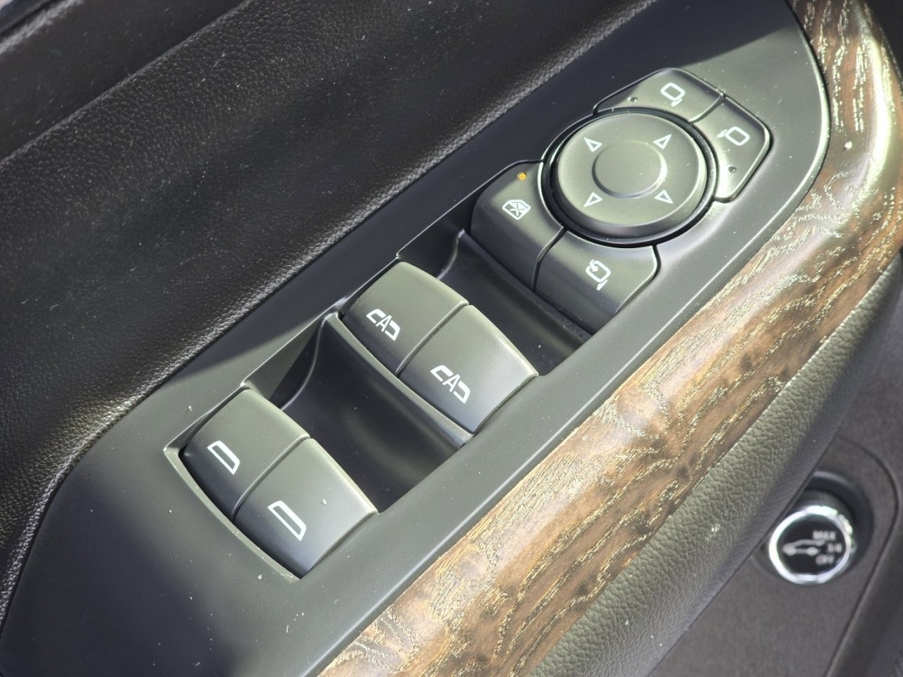 Used 2022 GMC Acadia Denali w/ Denali Technology Package image 27