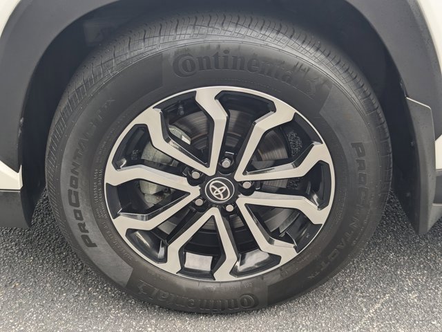 Used 2024 Toyota Corolla Cross SE image 11