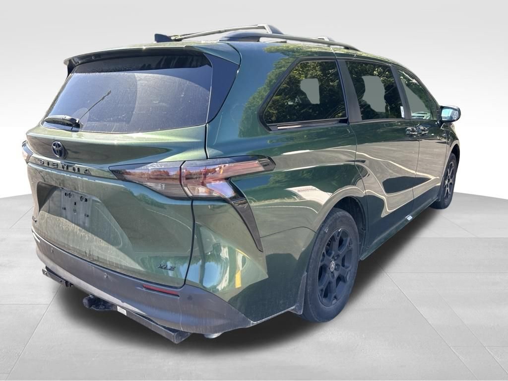 Used 2025 Toyota Sienna XLE Woodland Edition AWD/4WD image 5