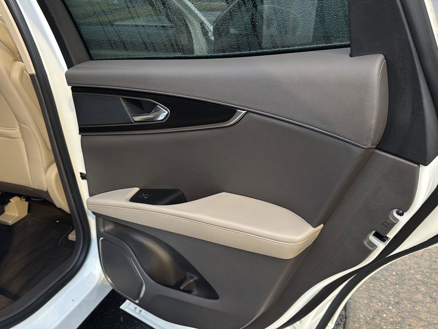 Used 2022 Lincoln Nautilus FWD w/ Premium Package image 13