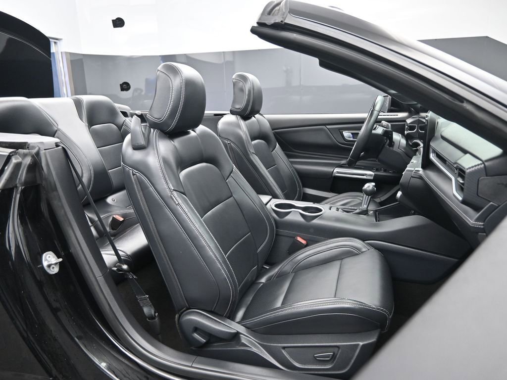 Used 2025 Ford Mustang Premium image 31